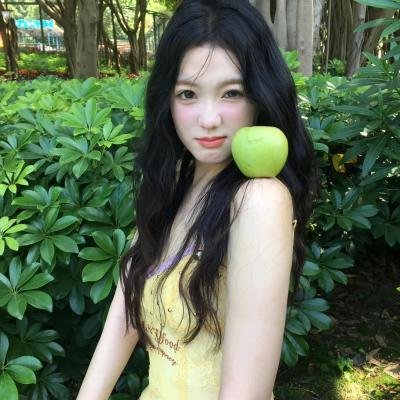 院子里的女人